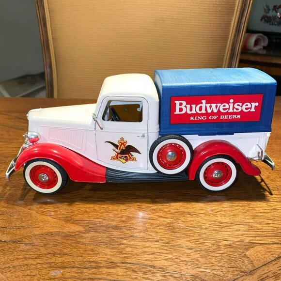 Solido Ford V8 Pick Up 1936 Budweiser Graphics Model Truck 1/19 Scale - Picture 3 of 10